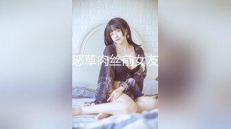 让女朋友穿上护士制服窗台操