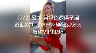 骚妈妈带着大女儿一起直播大秀，全程露脸黑丝情趣连奶子上的纹身都一样，性感的玫瑰花，玩奶舔逼道具摩擦