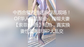 母狗老婆张开双腿自慰, 被老公揉骚逼特写