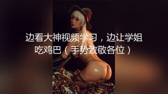 衣料比较少的白衣美女坐在沙发上就让人看的口干舌燥