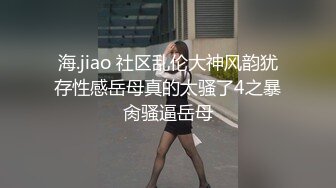 开着C5送美女在停车场玩车震露脸