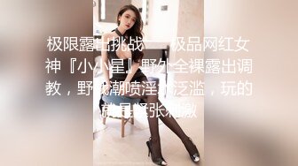 金发美女闺房露自己的大白兔