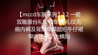 美臀大长腿极品女神黑白连体网袜激情啪啪，骑上来扭动屁股摩擦，抱着屁股超快速度打桩，从下往上视角进出特写