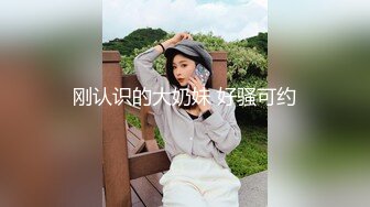 【极品稀缺 破解摄像头】JK风小姐姐更衣间拿手机自拍 多角度偷拍