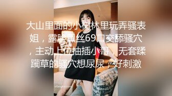 颜值不错的极品骚女玩的好嗨，淫声荡语互动撩骚尿尿给狼友看，把西红柿和鸡蛋塞逼里再吐出来给狼友展示绝活