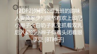 按摩店激情4P颜值，两个少妇躺在床上被两技师小哥按摩