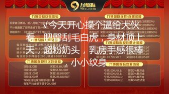 《美乳翘臀✿极品身材》下面被他舌头吸允着拿着玩具玩弄，“求求你快进来”感觉自己已经变成了一个玩物不停的被把玩