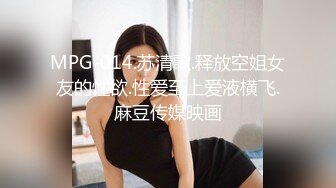 【新片速遞】 在家操巨乳老婆 这个视角太棒了 把老婆的大奶子完美的展示了出来 抽打奶子的时候明显感觉下面一夹一夹的