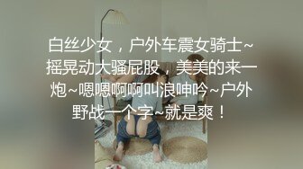 胆大小伙躲在女厕蹲守，对着美女大屁股狂拍，脱裤子时候差点看见你