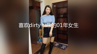 两个小妮子露脸脱光了躺床上等待大哥宠幸，全程露脸让大哥吃奶玩逼，口交大鸡巴，床上各种体位抽插爆草好骚