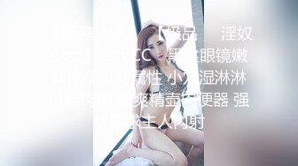 开档牛仔裤清纯又骚美女，和男友居家操逼，舔屌吸吮口活很棒