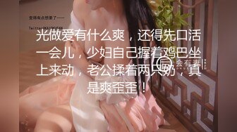  黑客破解家庭网络摄像头偷拍 两个巨乳少妇日常生活在客厅和老公啪啪