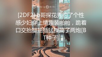 奶霸熟女全程露脸众筹大秀，情趣开档丝袜，拳交骚逼，道具双插，扩阴器玩弄，大奶子能夹死人，浪荡呻吟，不要错过