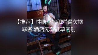 甜美白皙格子裙漂亮妹子，脱掉内裤骑坐身上露大白屁股